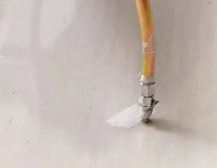 普兰店瓷砖空鼓维修公司专业解答在瓷砖铺贴过程中，如果使用的砂料过粗（如全部使用了粗砂），可能会导致以下问题